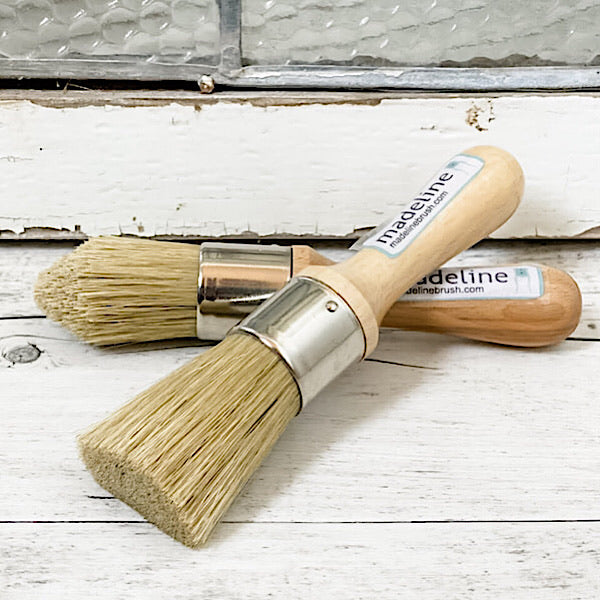 Madeline-Wax-Brush-Flat-tip-Mini