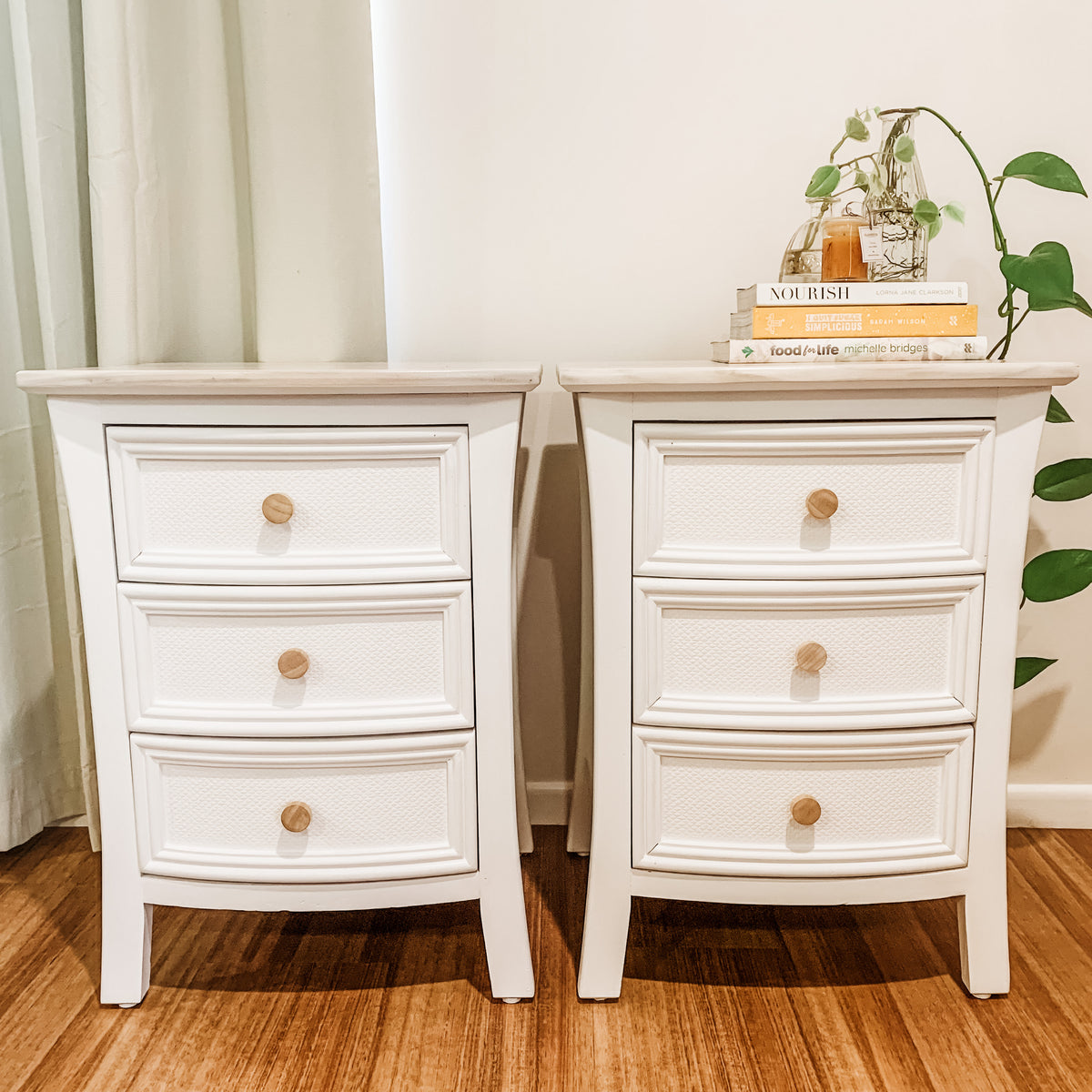 White-Magnolia-Vintage-Bird-Furniture-Paint